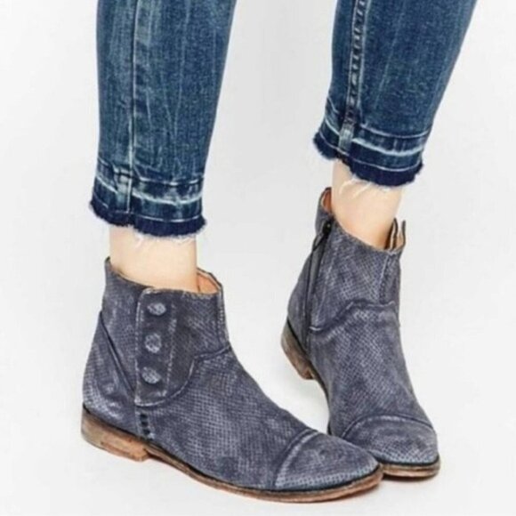 FREE PEOPLE Shadow Lark Ankle Boot 37 7 Blue Grey Leather Distressed Boho Women